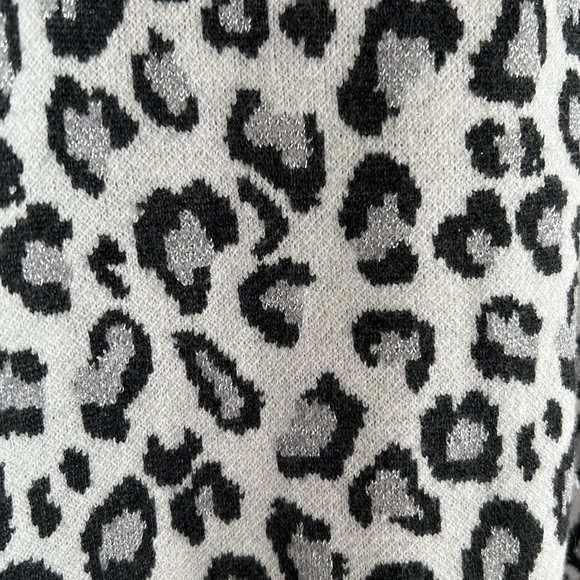 Leopard print with sparkle high collared sweater - Picture 2 of 8